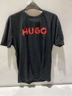 1 X BOX OF MENS CLOTHING TO INCLUDE HUGO BOSS T-SHIRT SIZE M