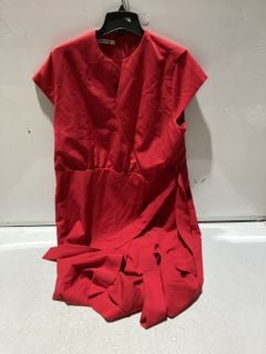 1 X BOX OF WOMENS CLOTHES TO INCLUDE ALBA MODA RED DRESS