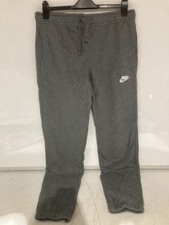 2 X DESIGNER APPAREL TO INLCUDE NIKE ITEMS TO INCLUDE JOGGERS SIZE L TOTAL RRP £95