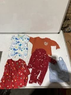 1 X BOX OF CHILDREN CLOTHES TO INCLUDE BABY SNOWSUITE