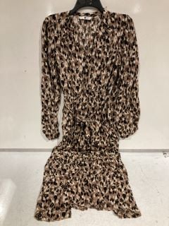 4 X PREMIUM DESIGNER APPAREL TO INCLUDE ANIMAL PRINT TOP SIZE 8 TOTAL RRP £85