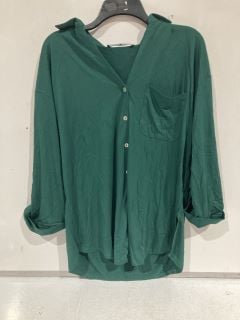 2 X PREMIUM DESIGNER APPAREL TO INCLUDE GREEN SHIRT SIZE 12 TOTAL RRP £50