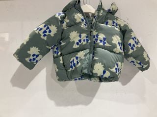 BOX OF CHILDREN'S CLOTHING TO INCLUDE ZARA DINOSAUR COAT 12-18 MONTHS