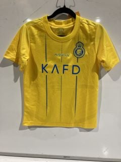 BOX OF CHILDREN'S CLOTHING TO INCLUDE RONALDO AL NASSR SHIRT UK 24