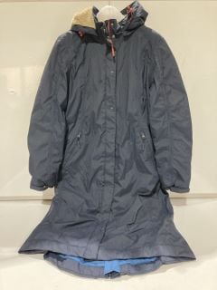 BOX OF CLOTHING ITEMS TO INCLUDE SEASALT RAIN JACKET UK 14