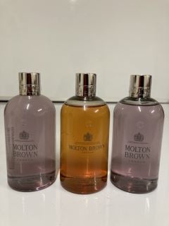 A COLLECTION OF MOLTON BROWN TO INCLUDE CLEMENTINE AND VETIVER BATH AND SHOWER GEL 300ML (5030805024210) RHUBARB AND ROSE BATH AND SHOWER GEL 300ML (008080087607)