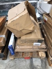 PALLET OF ASSORTED FURNITURE INCLUDING BATHROOM SHELVES (MAY BE BROKEN OR INCOMPLETE).