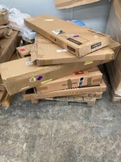 PALLET OF ASSORTED FURNITURE INCLUDING PUFF SONGMICS (MAY BE BROKEN OR INCOMPLETE).