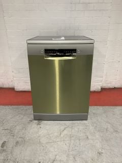 BOSCH SERIES 4 FREESTANDING SILENCEPLUS DISHWASHER MODEL: SMS4EKI06G RRP £499 (003351527)