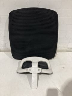 BLACK/WHITE OFFICE CHAIR