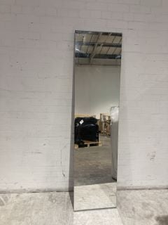 FULL SIZED STANDING MIRROR (003246132)