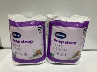 BOX OF BEDDING TO INCLUDE SILENTNIGHT DEEP SLEEP DUVET 10.5 TOG DOUBLE