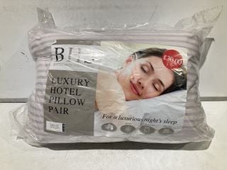 BOX OF BEDDING TO INCLUDE BHS LUXURY HOTEL PILLOW PAIR