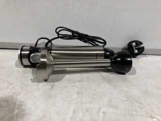 2 HUNTER'S TAIL HAND BLENDER MODEL LB21109