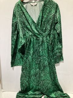 BOX OF WOMEN'S CLOTHES TO INCLUDE RAISHMA STUDIO GREEN JUMPSUIT SIZE 8