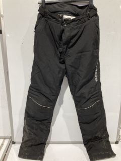 BOX OF APPAREL TO INCLUDE BERING PROTECTIVE MOTORBIKE TROUSERS BLACK XL