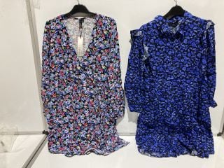 BOX OF PREMIUM DESIGNER APPAREL TO INCLUDE NOBODY'S CHILD BLUE BONEY FLORAL FLORENCE DRESS SIZE 14