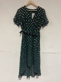 BOX OF PREMIUM DESIGNER APPAREL TO INCLUDE QUIZ DARK GREEN GOLD FOIL SPOT MIDI WRAP DRESS SIZE 10 RRP £40