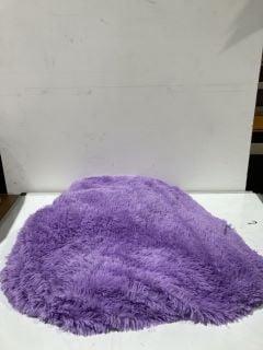 2 X ITEMS TO INCLUDE PINK AND PURPLE FLUFFY SINGLE BED COVER