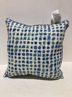 6 X BLUE PRINTED HOME CUSHIONS 50 X 50CM