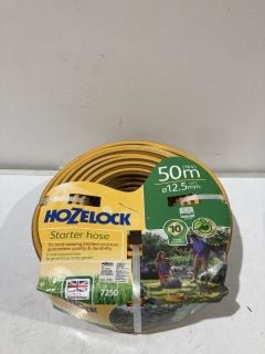 BOX OF ITEMS TO INCLUDE HOZELOCK STARTER HOSE 50M AND BLACK AND GREEN LOOSE STRETCHY HOSES