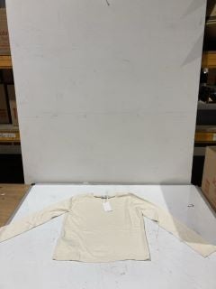 BOX OF ITEMS TO INCLUDE GREY RALPH LAUREN CREW NECK JUMPER SIZE M