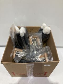 BOX OF CLEANING BRUSHES