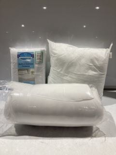 BOX OF ITEMS TO INCLUDE UNLABELLED WHITE BEDDING