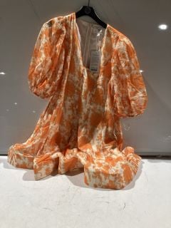 BOX OF ASSORTED ITEMS TO INCLUDE FOREVER UNIQUE FLORAL PATTERN DRESS ORANGE SIZE UK 14 RRP £95