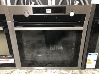 AEG BUILT-IN SINGLE OVEN MODEL: BCE556060M - RRP.£699 (EX-DISPLAY)