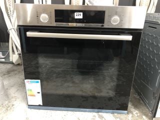 BOSCH BUILT-IN SINGLE OVEN MODEL: HRS574BS0B - RRP.£629 (EX-DISPLAY)