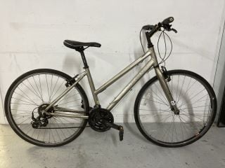 TREK HYBRID BIKE - MPSS3341915 (VAT ONLY PAYABLE ON BUYERS PREMIUM)