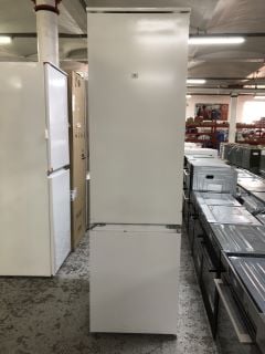 AEG INTEGRATED FRIDGE FREEZER MODEL: SCE819E5TS - RRP.£999