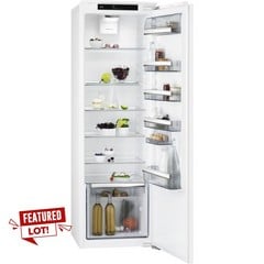 AEG INTEGRATED UPRIGHT FRIDGE - FIXED DOOR FIXING KIT - WHITE  MODEL: SKE818E1DC RRP: £869 (IN PACKAGING)