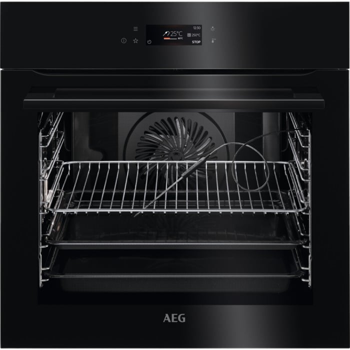 AEG 8000 ASSISTED COOKING PYROLYTIC SELF CLEAN OVEN MODEL: BPK748380B RRP: £999 (IN PACKAGING)