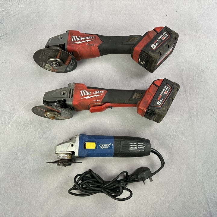 Milwaukee Angle Grinders With Battery x2 And A Draper Angle Grinder  (VAT ONLY PAYABLE ON BUYERS PREMIUM)