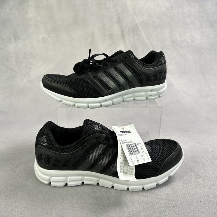 Adidas Breeze Sneakers With tags - Size UK 7 (VAT ONLY PAYABLE ON BUYERS PREMIUM) (MPSG00068869)