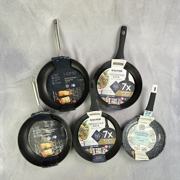 24cm Amercook Frying Pan, 2x Salter Megastone Noir 28cm Frying Pans And 2x Home 30cm Frying Pans (VAT ONLY PAYABLE ON BUYERS PREMIUM) (JAAP86/82/83/84/85)