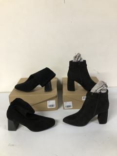 2 X VERY BLACK SHOES - SIZE 5E