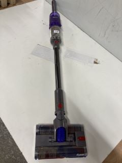 DYSON OMNI-GLIDE CORDLESS HANDHELD VACUUM CLEANER MODEL: SV19 - RRP.£369