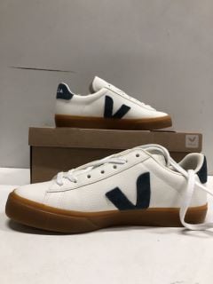 VEJA CAMPO CHROMEFREE LEATHER SIZE: UK 7