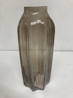 3 X MICHELLE KEEGAN GLASS VASE