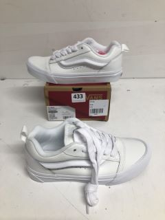 PAIR OF VANS KNU SKOOL TRAINERS IN LEATHER TRUE WHITE - SIZE UK 4