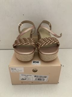 RAVEL KIPPEN PLATFORMS IN TAN UK SIZE 8