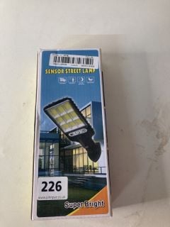 SOLAR STREET LIGHT OUTDOOR MOTION SENSOR SOLAR LAMP WITH CLEAR LED REFLECTOR, (WITH REMOTE)