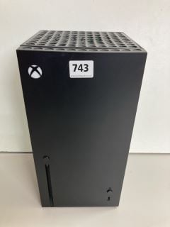 2 X XBOX SERIES S MINI FRIDGES