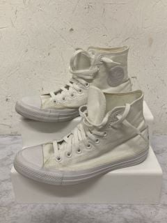 CONVERSE TRAINERS SIZE: 7