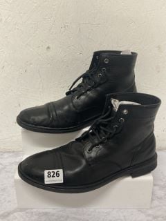 BLACK LEATHER BOOTS SIZE: 44