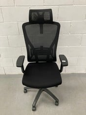 ADJUSTABLE HEADREST, ARMRESTS, LUMBAR SUPPORT, HEIGHT ADJUSTABLE AND SWIVEL 90°-120°, SWIVEL CHAIR WEIGHT CAPACITY 150KG P.V.P. 98,99€ (DAMAGED AT THE WHEEL PART).