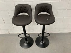 SONGMICS HIGH KITCHEN STOOL, SET OF 2, HIGH STOOL WITH PU LEATHERETTE SURFACE, FOOTREST, METAL FRAME, HEIGHT ADJUSTABLE AND SWIVEL, BLACK LJB072B01 P.V.P. £109.99 (£54.99 EACH).